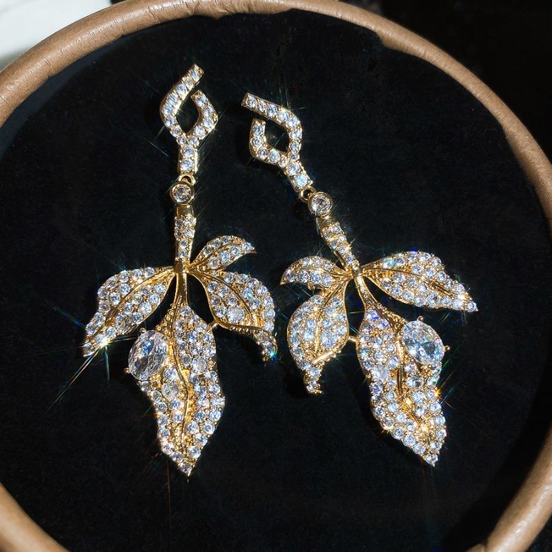 European and American heavy industry silver needle super flash zircon leaf stud earrings luxury high-end earrings fashion light luxury earrings