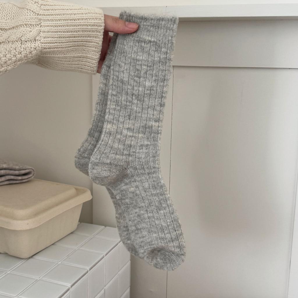 Solid-colored Versatile Wool Socks for Winter Warmth, Knitted Mid-calf Socks, Gentle Milk Tea Thickened Socks