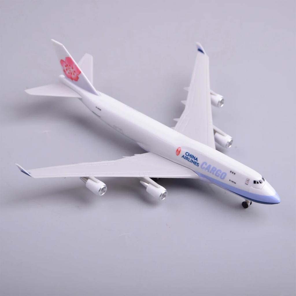 1/400 20cm Maßstab Flugzeug B747 China Airways Fracht Modellflugzeuge ABS Kinderspielzeug Flugzeuge Sammlerstück mit Basis Luke Kann Geöffnet Werden