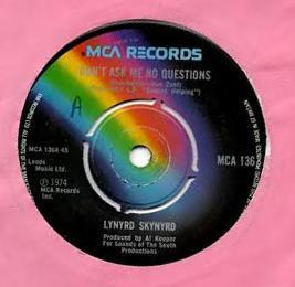 

7inch Record LYNYRD SKYNYRD - Don t Ask Me No Questions MCA136 MCA Records 1974 UK Rock Used