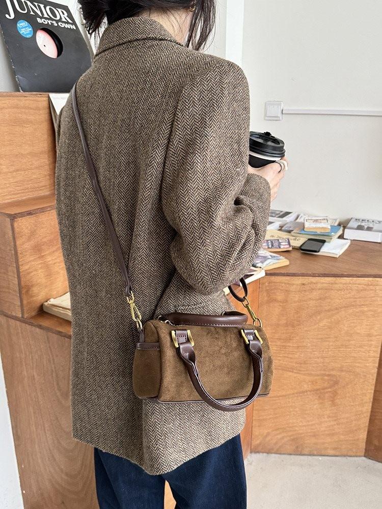 

Chic Vintage Inspired Boston Bucket Bag For Women Soft Fluffy Shoulder Crossbody Style