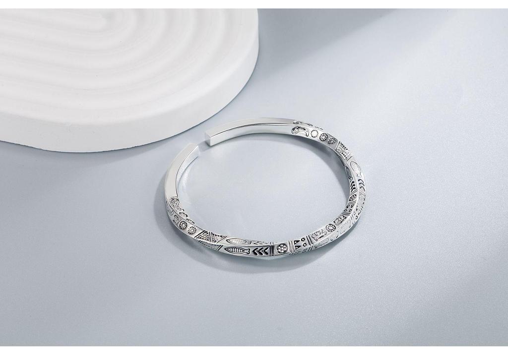 Silver-Plated Bohemian Mobius Strip Cuff Bracelet for Women