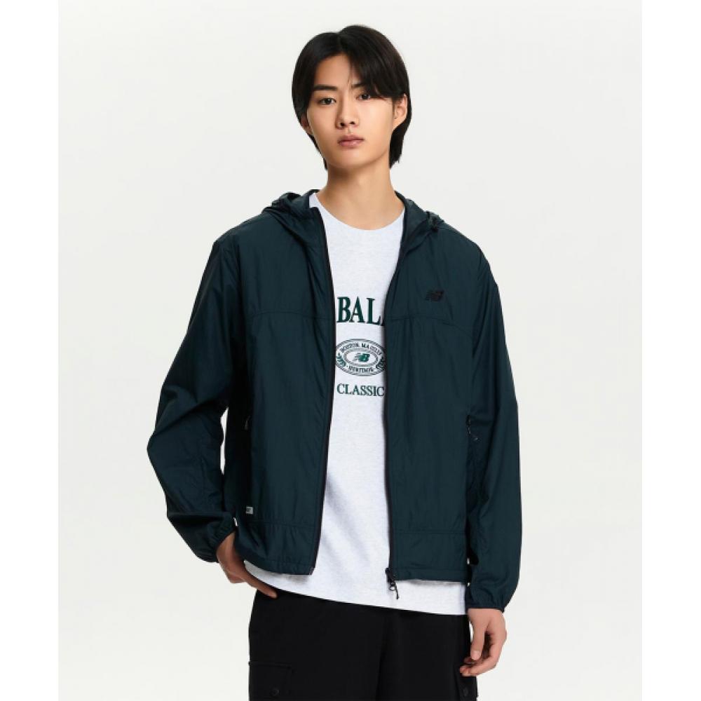 

New Balance Nbnae21013 Uni Essential Small Logo Lightweight WindshielD D Green