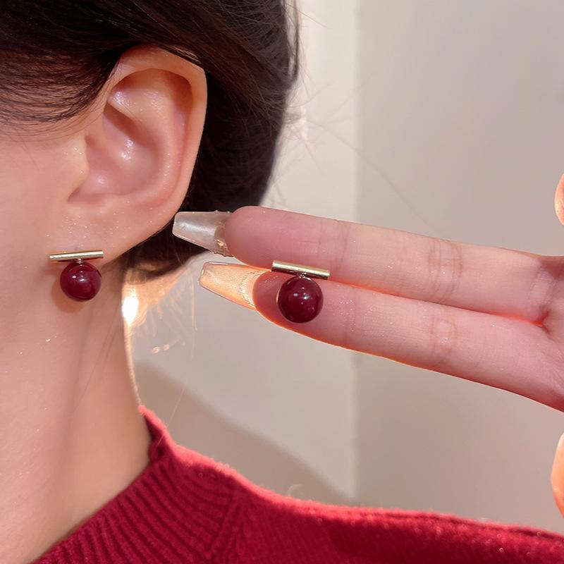 Balance beam word pearl stud earrings female Hong Kong style temperament burgundy earrings New Year s festive personality ears