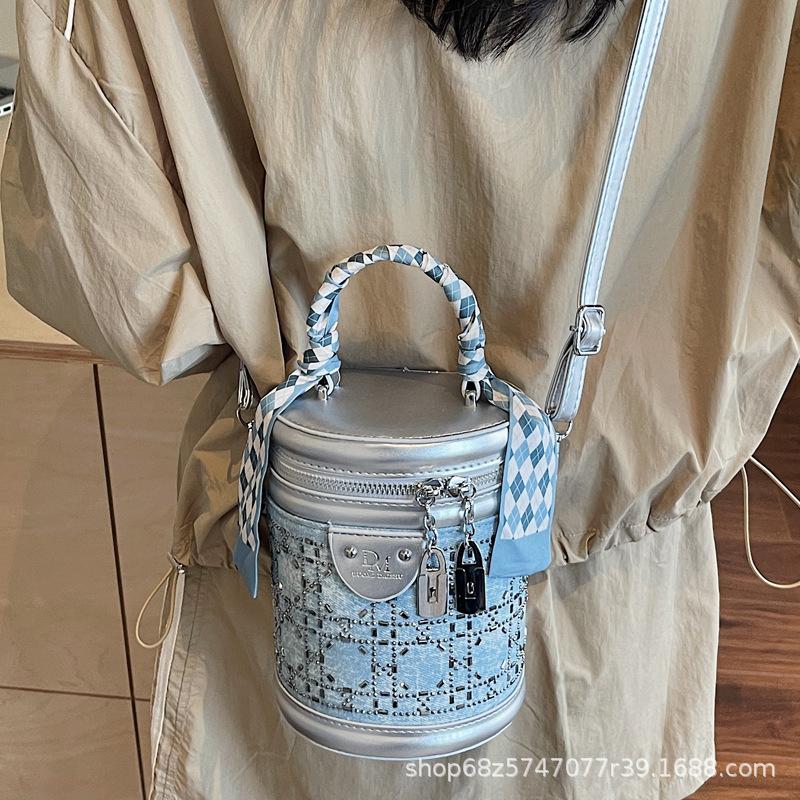 Niche simple high-end cylinder bag 2025 new temperament versatile shoulder messenger handbag foreign style bucket bag tide
