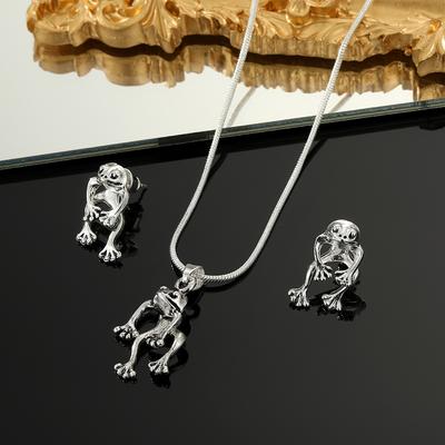 Vintage Gothic 3D Frog Metal Sculpture Pendant Necklace for Women and Frog Stud Earrings Jewelry Set