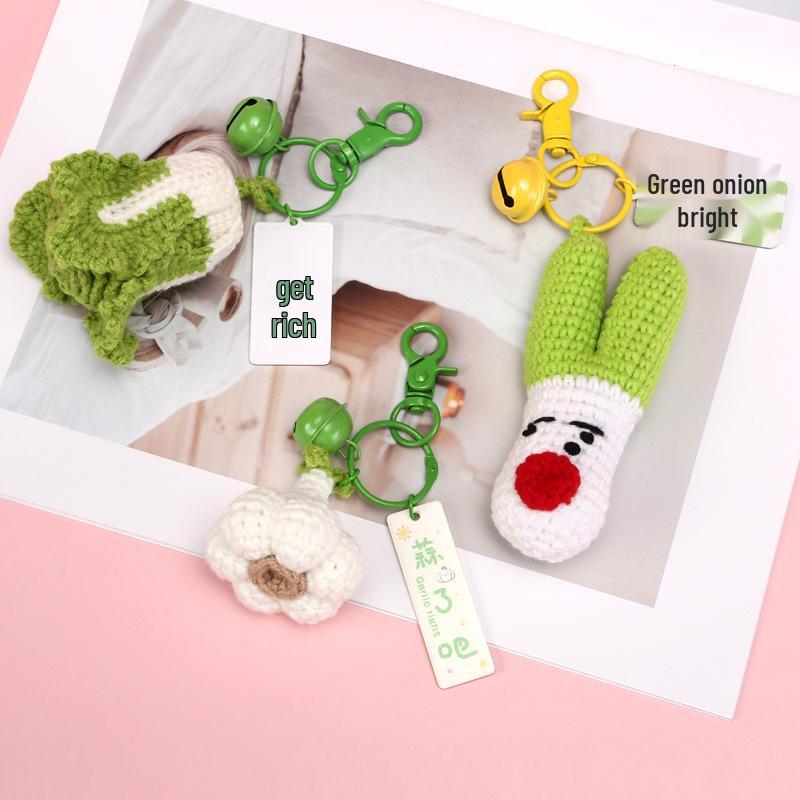 Woven Garlic Scallion Cabbage Pendant Keychain – Creative and Exquisite Gift for Students and Besties