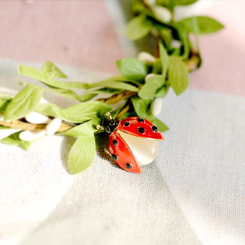 Charming Ladybug Mini Brooch - Versatile Anti-Exposure Clothing Pin for Collars and More