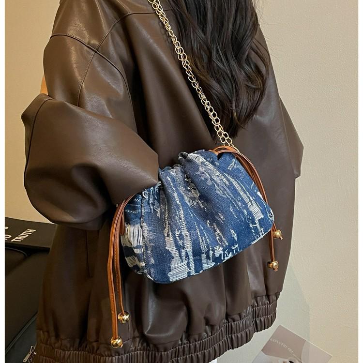 Silk Spring 2026 Stylish Chain Drawstring Bucket Bag - Women's Single Shoulder Crossbody Bag