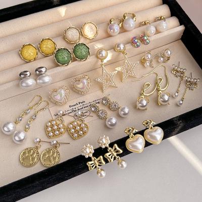 Light Luxury Simple Pearl Earrings Women'S Metal Smooth Pearl Geometric Star Love Ear Jewelry Of The Same Style