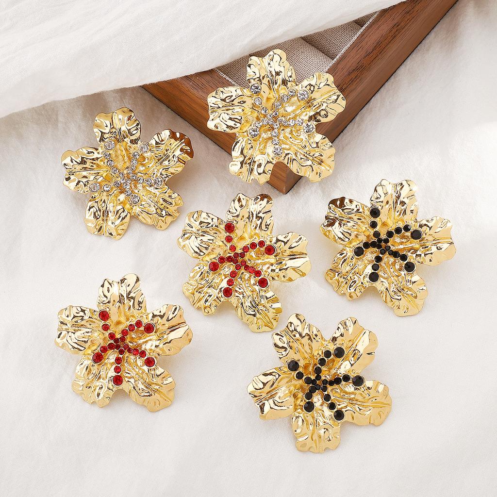 Retro Vintage Gold Flower Earrings Elegant Rhinestone Stud Earrings High Grade Women Fashion Earrings