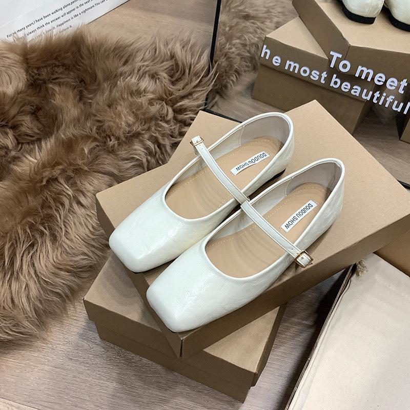 

New French British style small leather shoes for women s new spring and autumn casual retro square head Mary Jane single shoes for women 35 бежевый