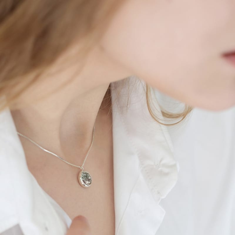 REINDEER GENTLE STONE NECKLACE 07