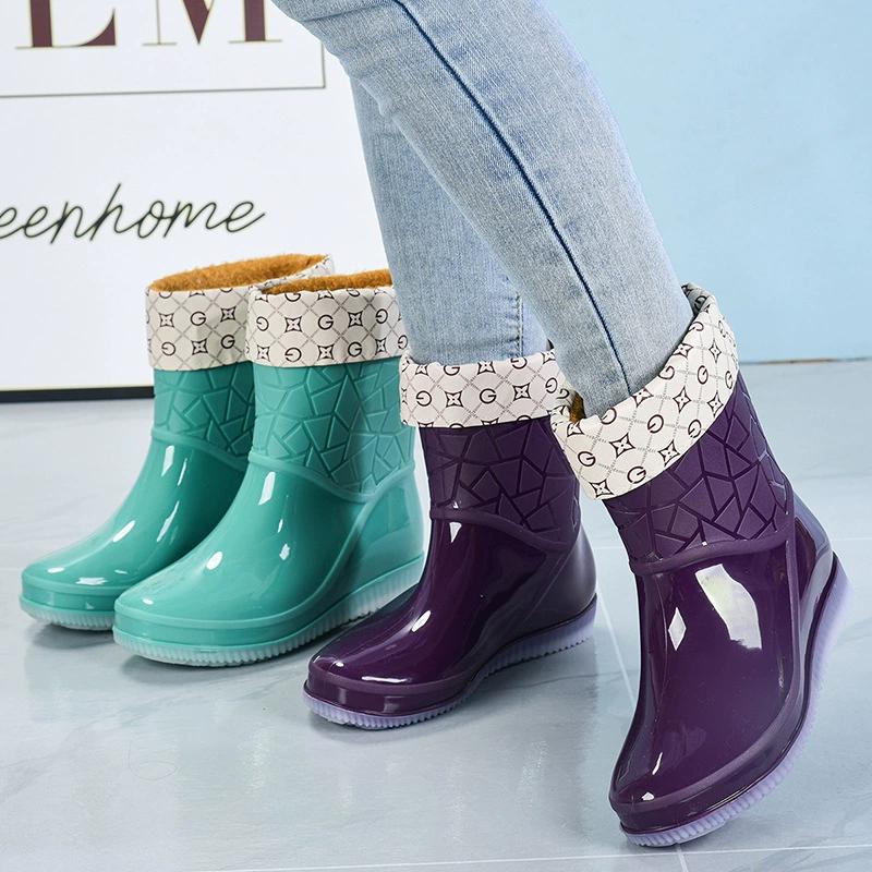 Jelly Anti Slip Thick Rain Boots for Women In Summer, Wearing Wear-resistant Rain Boots with Short Sleeves and Fashionable Waterproof Shoe Covers