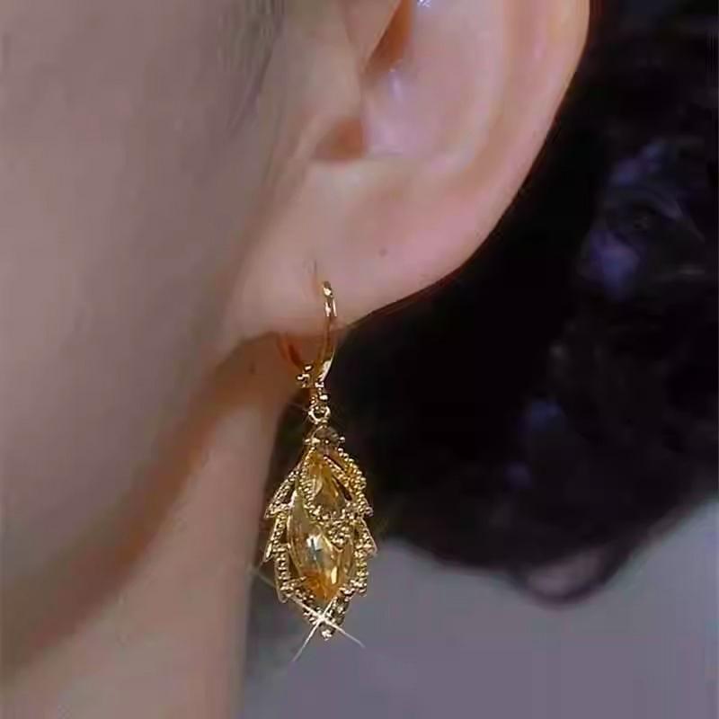 Exquisite Rhinestone Leaves Pendant Gold Color Earrings for Women New Fashion Trend Elegant Ladies Party Jewelry Birthday Gift