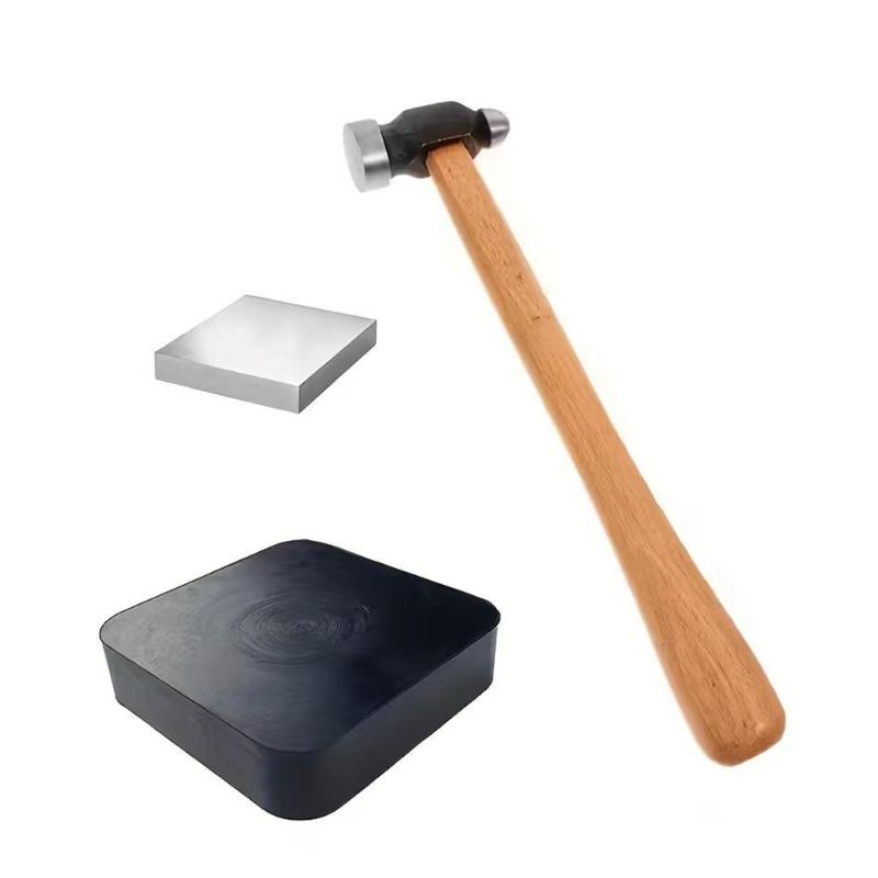 Набор портативных ювелирных инструментов из 3 предметов, включающий силиконовую подложку, деревянную подставку, металлический молоток. Подходит для легкой транспортировки и сборки. 1