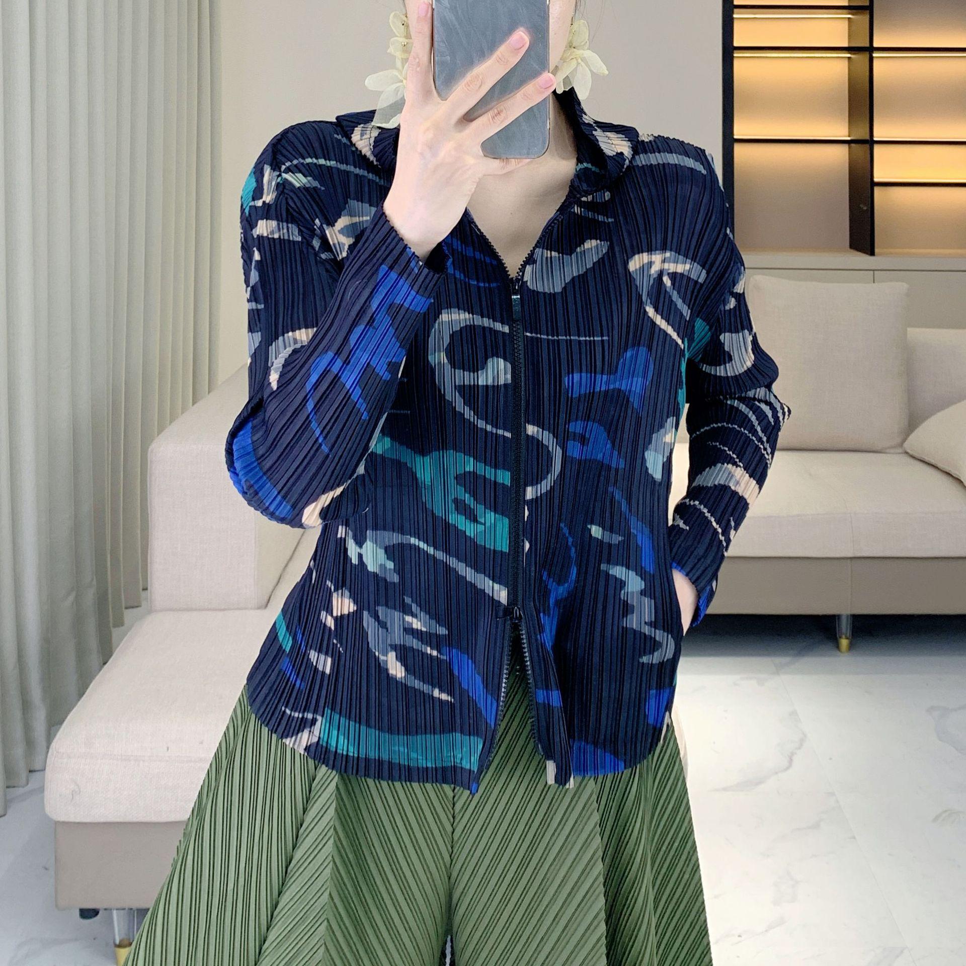 

2025 Women s Hooded Pleated Cardigan Jacket: Fashionable, Loose Fit, Plus Size, Slimming, Printed Top with Zipper One Size [fits 90-150 kg]