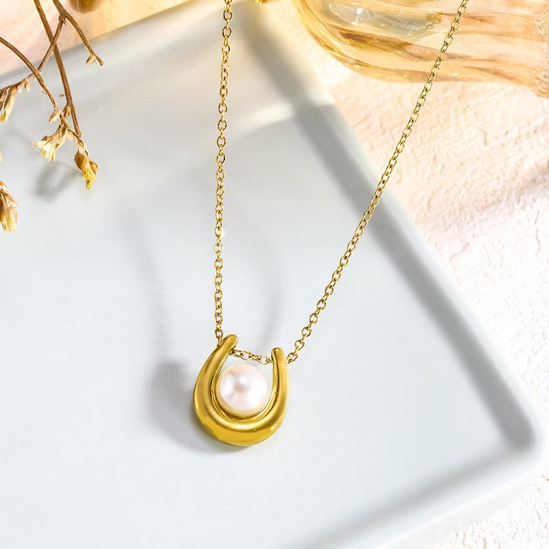 18K Gold-Plated Pearl Pendant Necklace – Elegant U-Shaped Clavicle Chain In Titanium Steel Design for Women