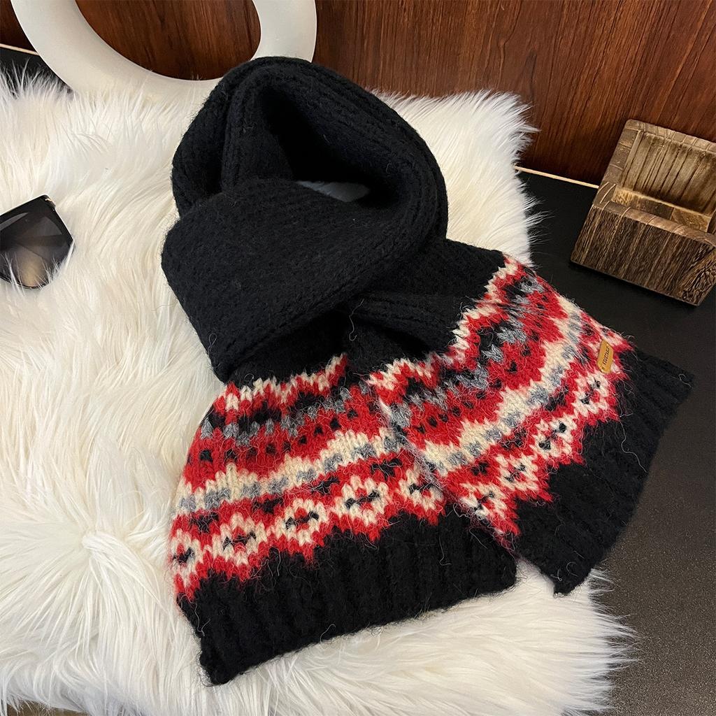Couple's Winter New Christmas Atmosphere Jacquard Knitted Wool Scarf Warm and Versatile Scarf with Thickened Neck for Warmth