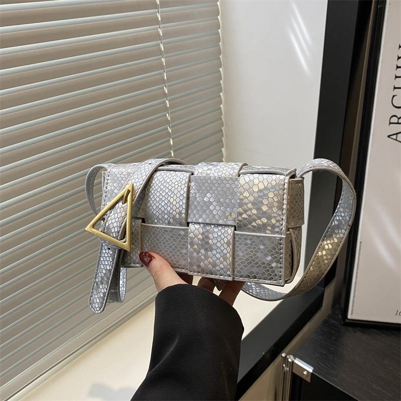 Niche design sense of simple new fashion versatile solid color shoulder messenger bag simple small square bag women