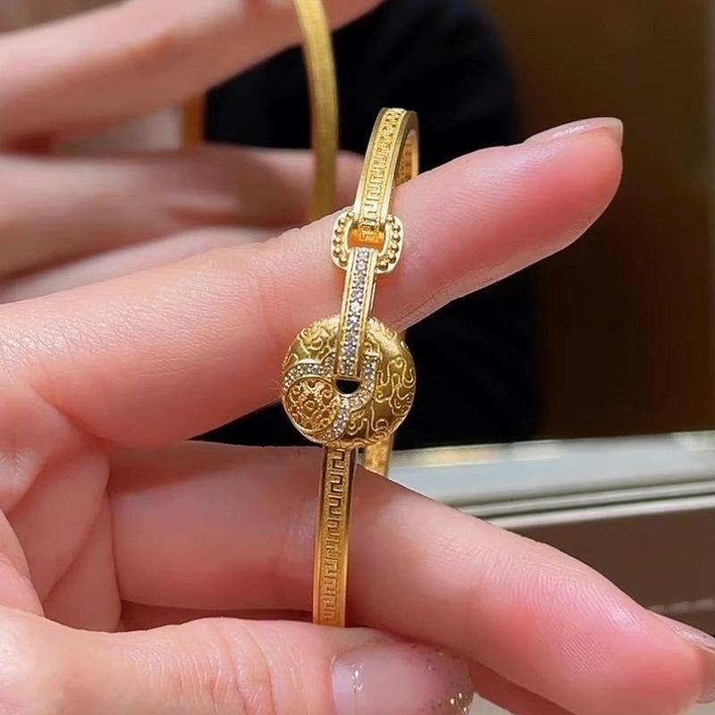 Retro Chinese style circular hollow out glossy gourd bracelets for women antique gold craftsm buckle bangles banquet