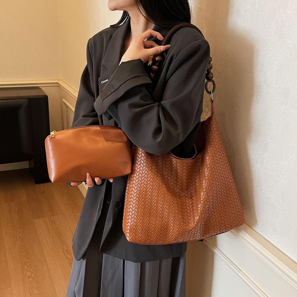 Large-capacity Retro Woven Underarm Bag Women's 2025 New Autumn and Winter Versatile Single Shoulder Mother and Child Bag Commuter Tote Bag