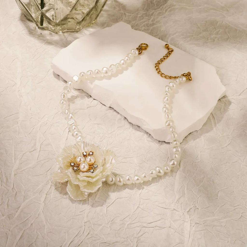 New Fashion Imitation Pearl Flower Neck Chokers Elegant Camellia Clavicle Chain Retro Romance Wedding Necklace Jewelry Gifts
