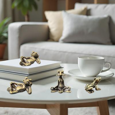 Meditation Frog Figurine Alloy Mini Zen Frog Statue Retro Miniature Frog Desktop Ornament for Home Office Drawing Room Decoration