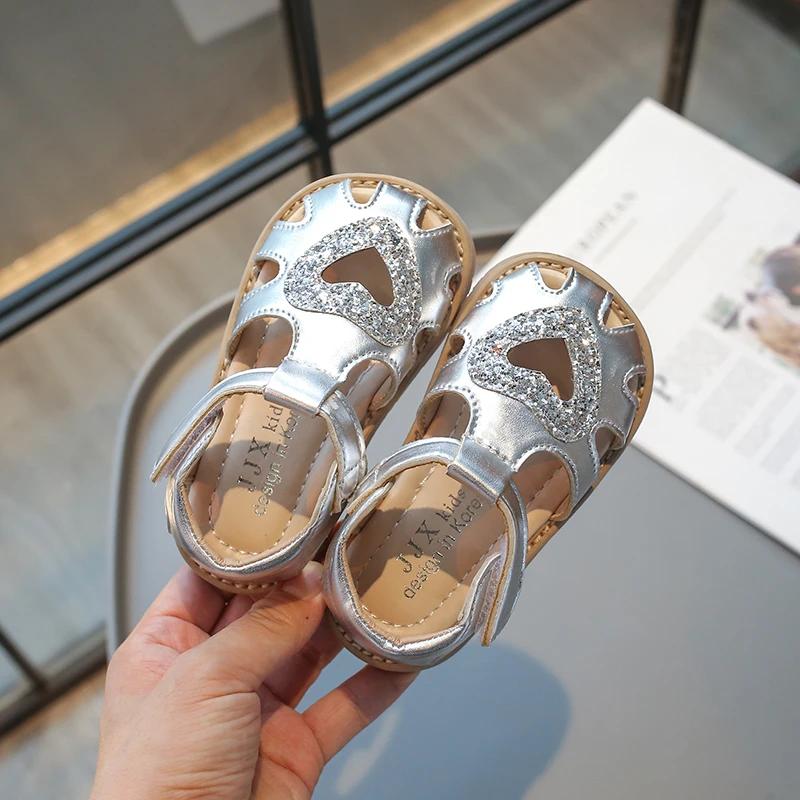 Sweet Girl Princess Dress Sandals Summer Kids Heart Cut-outs Flat Sandals Fashion Versatile Children's Causal Sandals Hook Loop