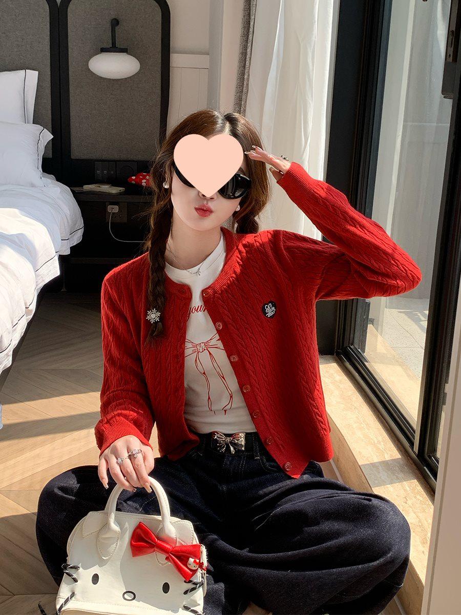 

Navy Blue Heart Embroidered Knit Cardigan - Women s Autumn Korean Style Chic Sweater Top One Size червоний