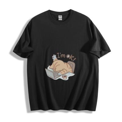 Chill Work Cat T-Shirt - Entspannte Tabby am Schreibtisch Unisex-Tee