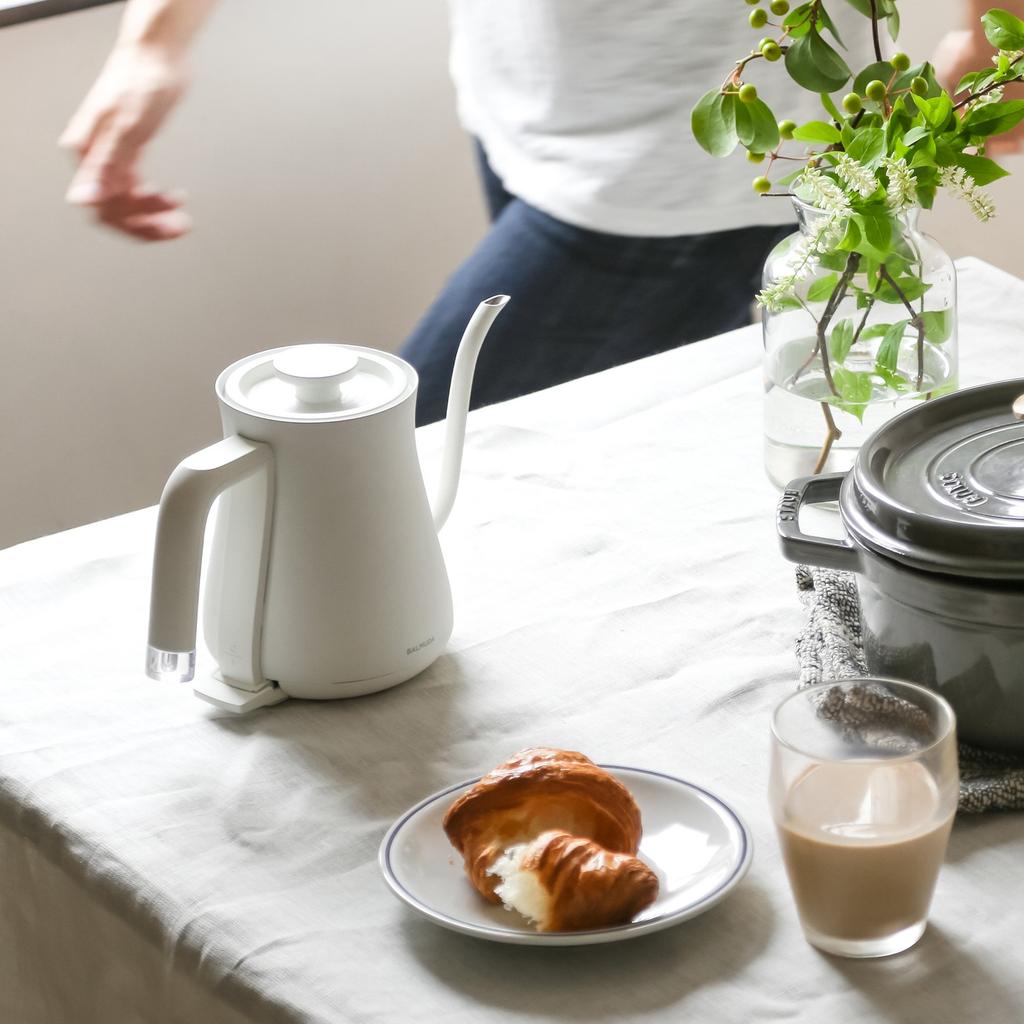 Older model BALMUDA electric kettle The Pot (white) BALMUDA The Pot K02A-WH