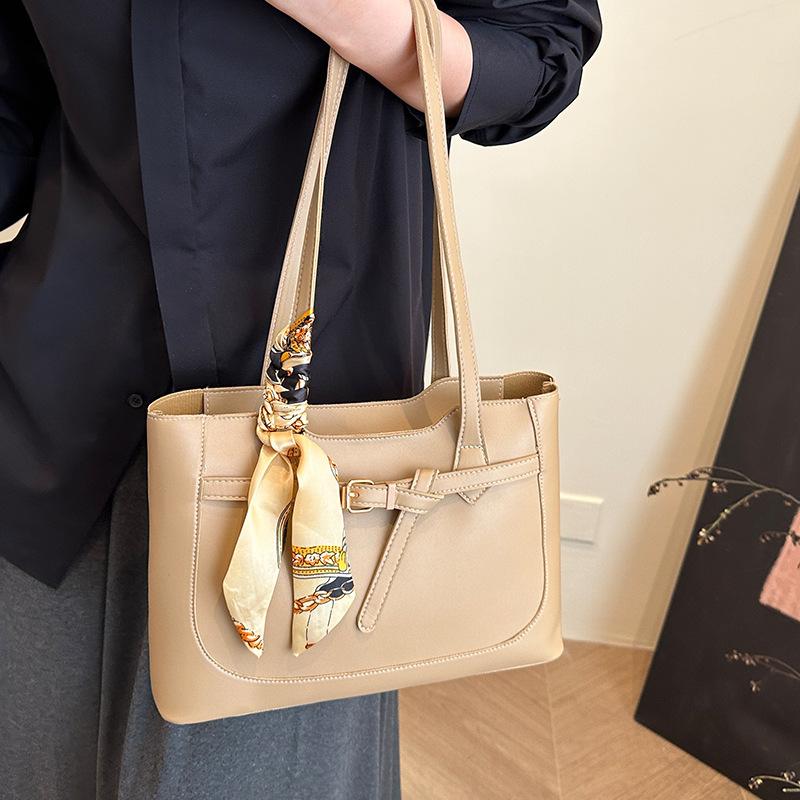 Daily Commuting To Work and Large Capacity Bag for Women In Summer Simple and Fashionable Tote Bag Niche Fashion Shoulder Bag