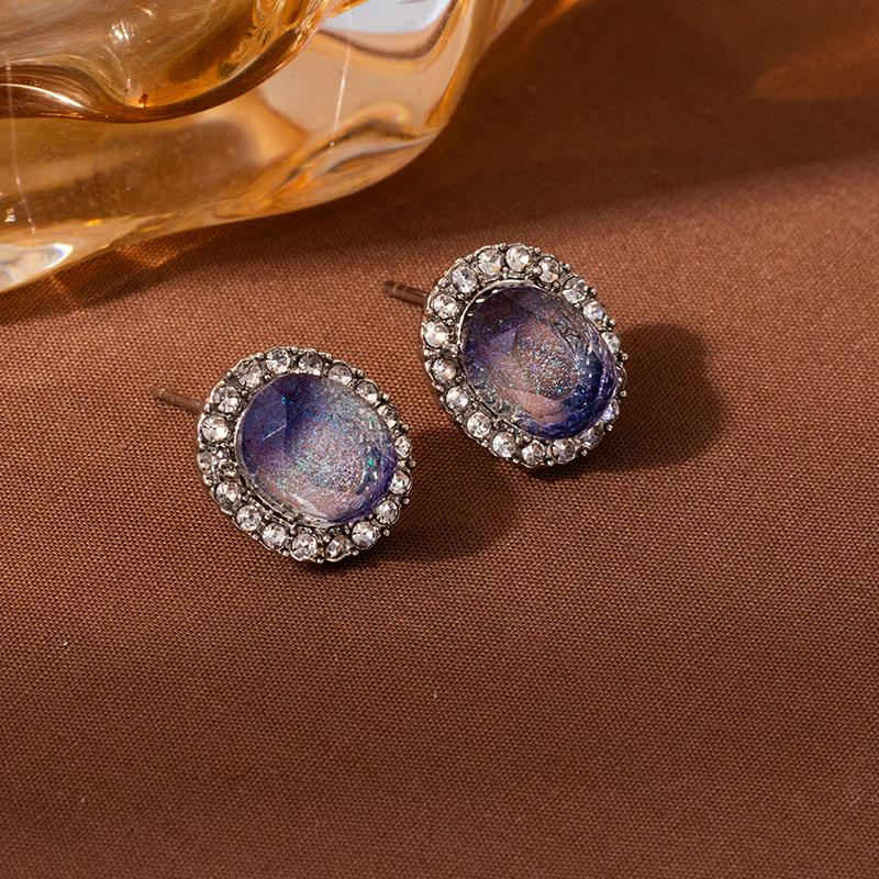 Diamond Pigeon Egg Geometric Oval Full Diamond Stud Earrings Light Luxury High-End Temperament Earrings Women'S Unique Exquisite Earrings