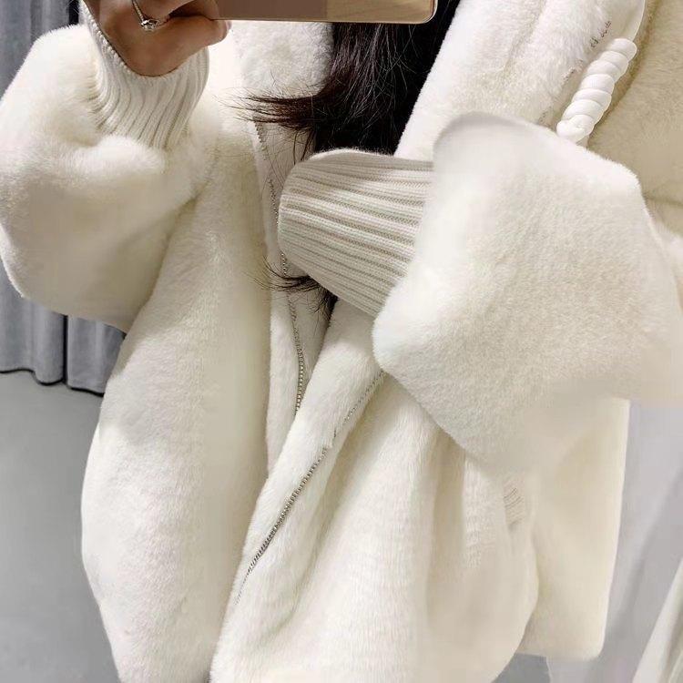 Women's Autumn and Winter plush fashion warm lamb fur jacket with Faux Otter fur hood, loose coat jacket