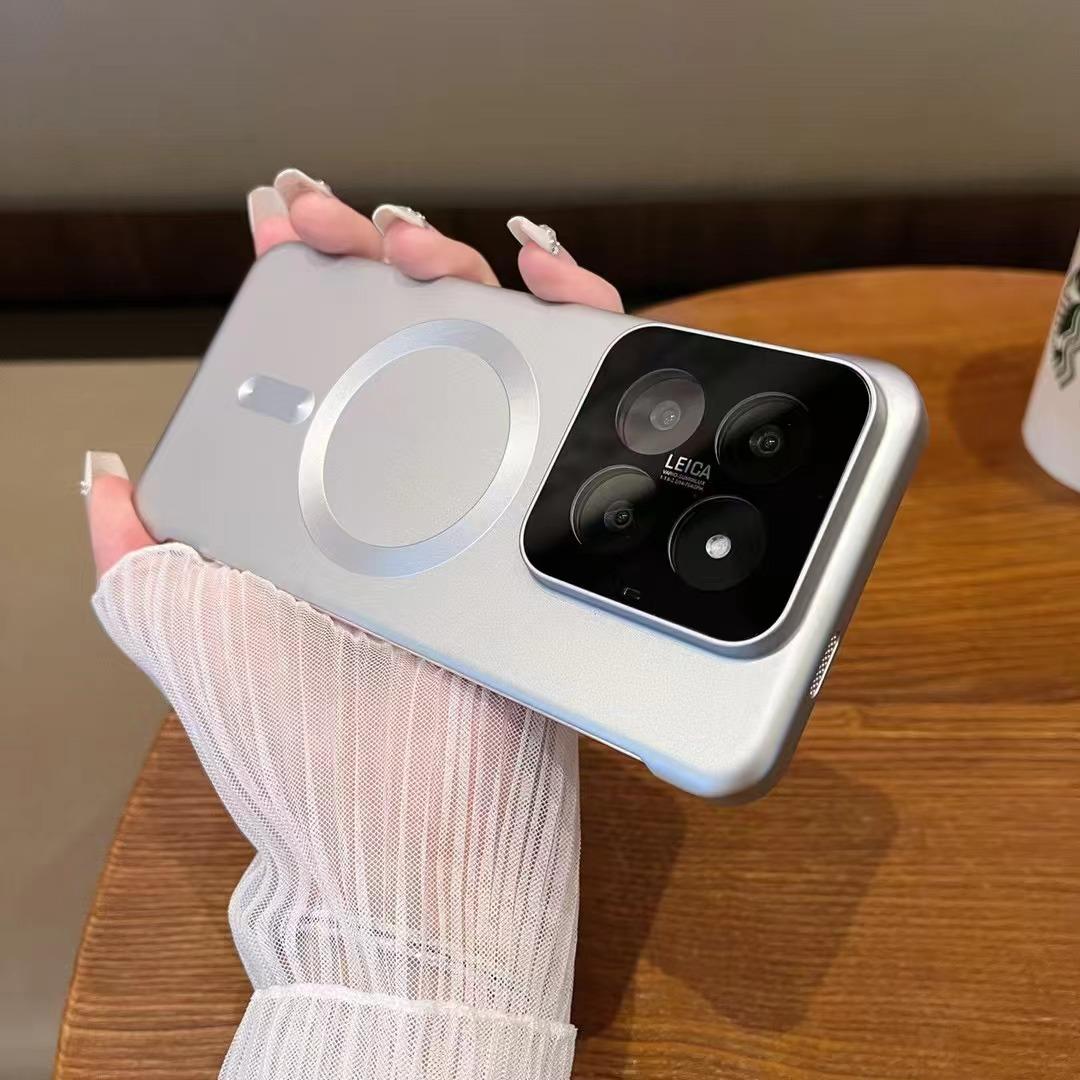 

Безрамочный магнитный чехол для зарядки телефона для Xiaomi 15pro, Ультратонкий 14Ultra Металлизированный чехол для защиты от падений Mi 14 серебряный