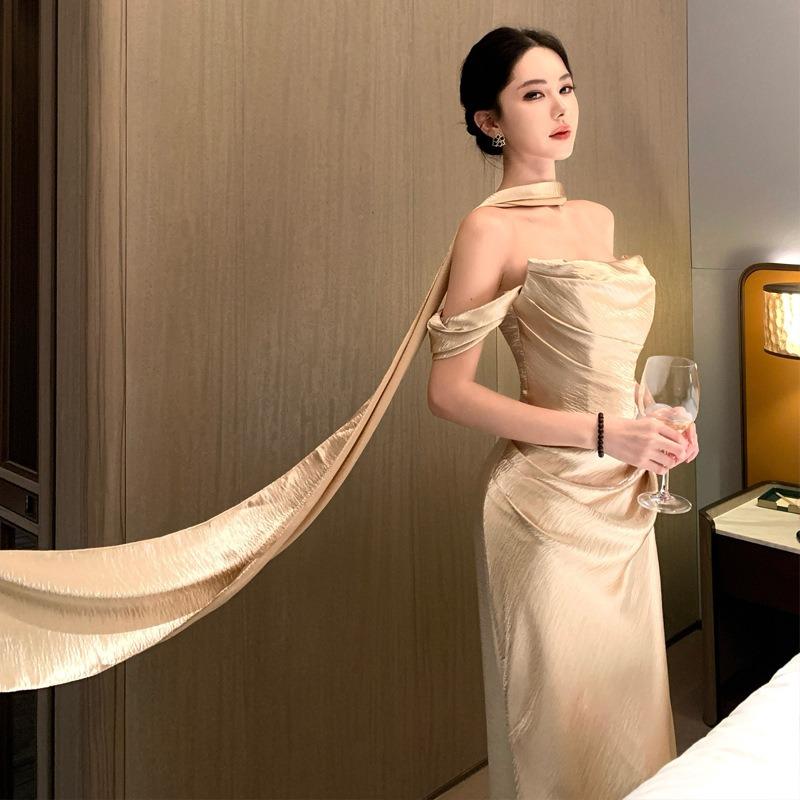 Amber floating light gold tube top engagement dress light luxury bridal toast dress morning robe temperament dress