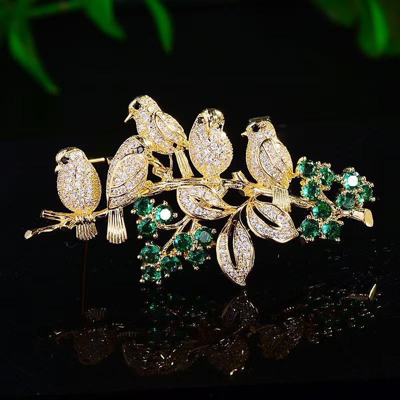 The national style likes the branches, the temperament is exquisite, the pin is light luxury inlaid with zirconium birds and flowers, the brooch, the
