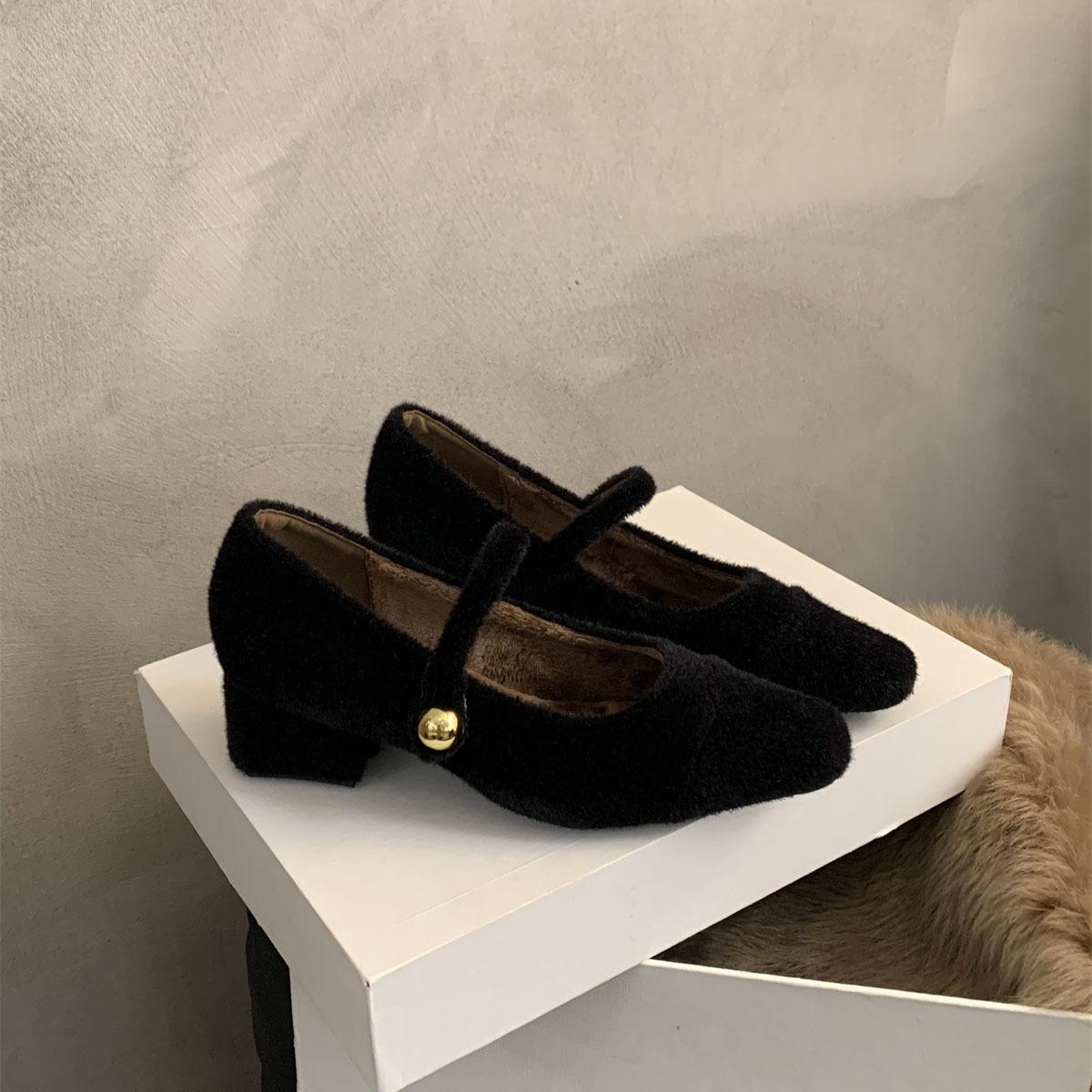 

Туфли Мао Мао женские на толстом каблуке на зиму туфли Мэри Джейн из бархата и хлопка фея поздний вечер темперамент женские туфли на высоком каблуке 35 чёрный