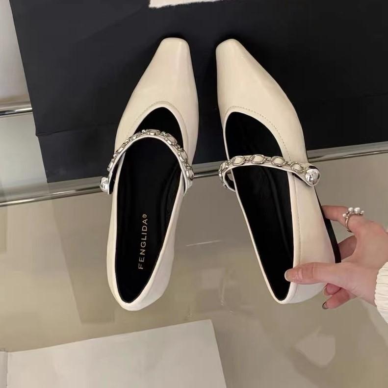 2025 spring and autumn new French shallow mouth Mary Jane shoes retro metal chain small leather shoes pointed flat sole shoes women