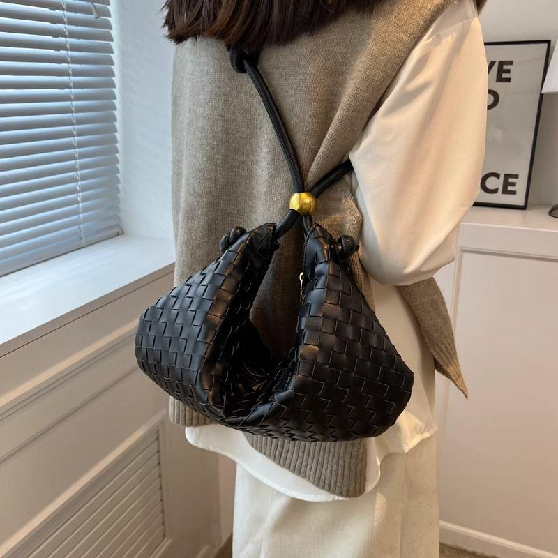 2025 Sommer Französische Luxus gewebte Leder Halbmond Schultertasche - Vielseitige Damenhandtasche