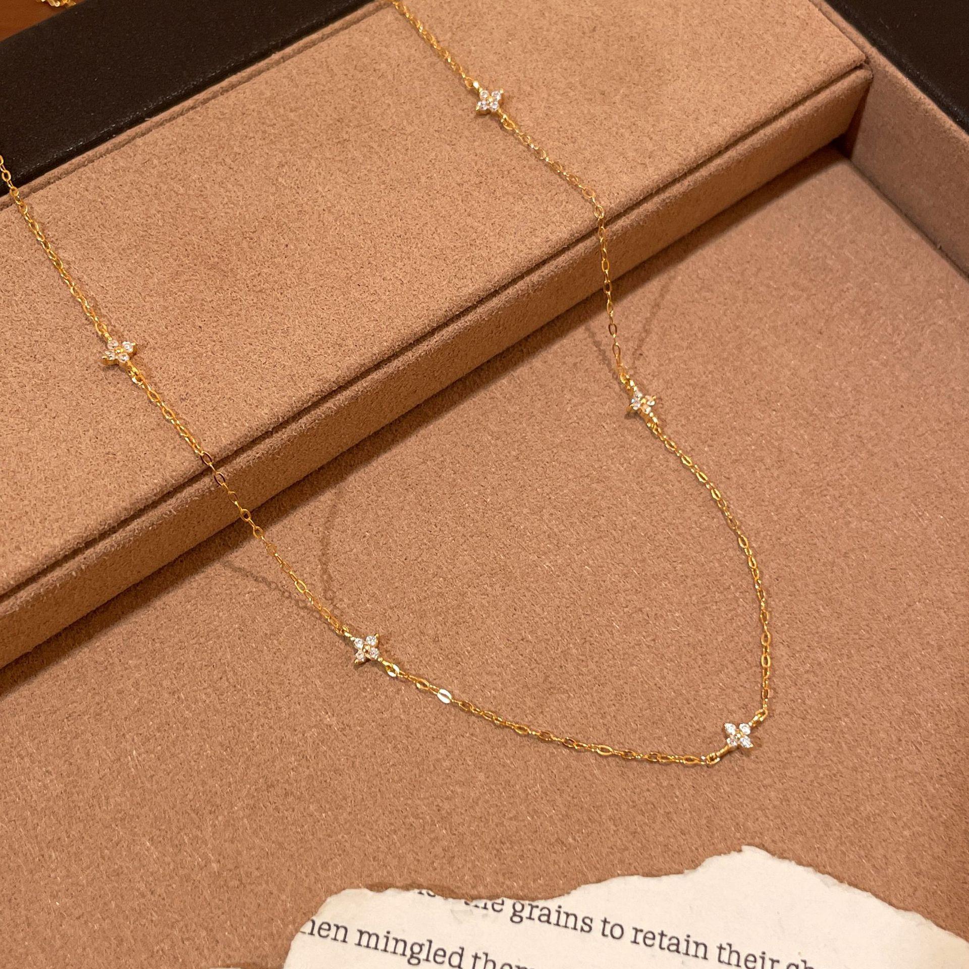 Four Leaf Clover Starry Sky Necklace, Niche Temperament, Versatile Commuting Style, Exquisite Collarbone Chain 40CM