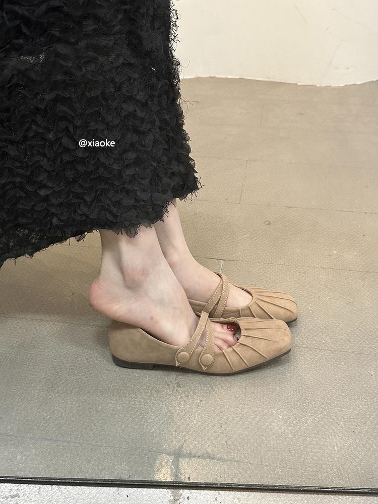 Square head single shoes women's flat 2025 new spring versatile one-word buckle French gentle pleated Mary Jane women's shoes