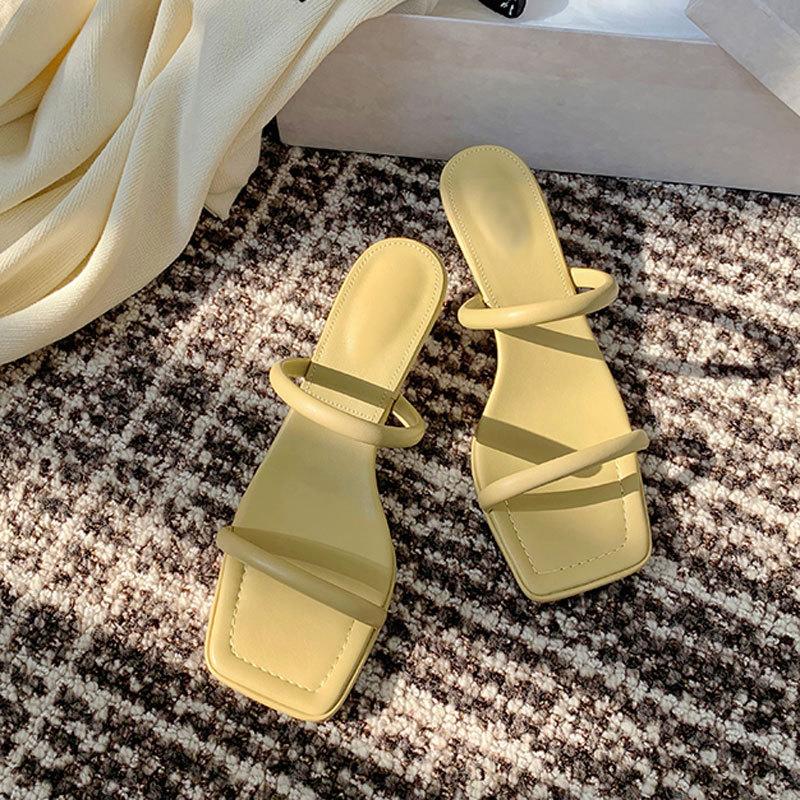 Модные летние женские босоножки на каблуке-рюмочке 2024 года — фото 7