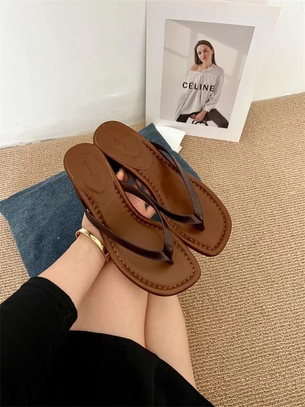 [sheii Su Yinyin] Jeju Island Holiday~ South Korea's toe thick heel beach flip-flops women's sandals outside