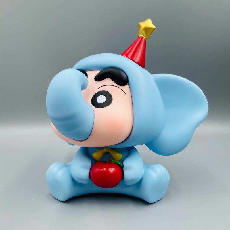 

Нохара Синосукэ Q Версия Сидящий Малыш Слоненок Син-чан, Милая Аниме Коллекционная Фигурка в Праздничном Колпаке, ПВХ Настольный Декор для Дома/Офиса/Полки