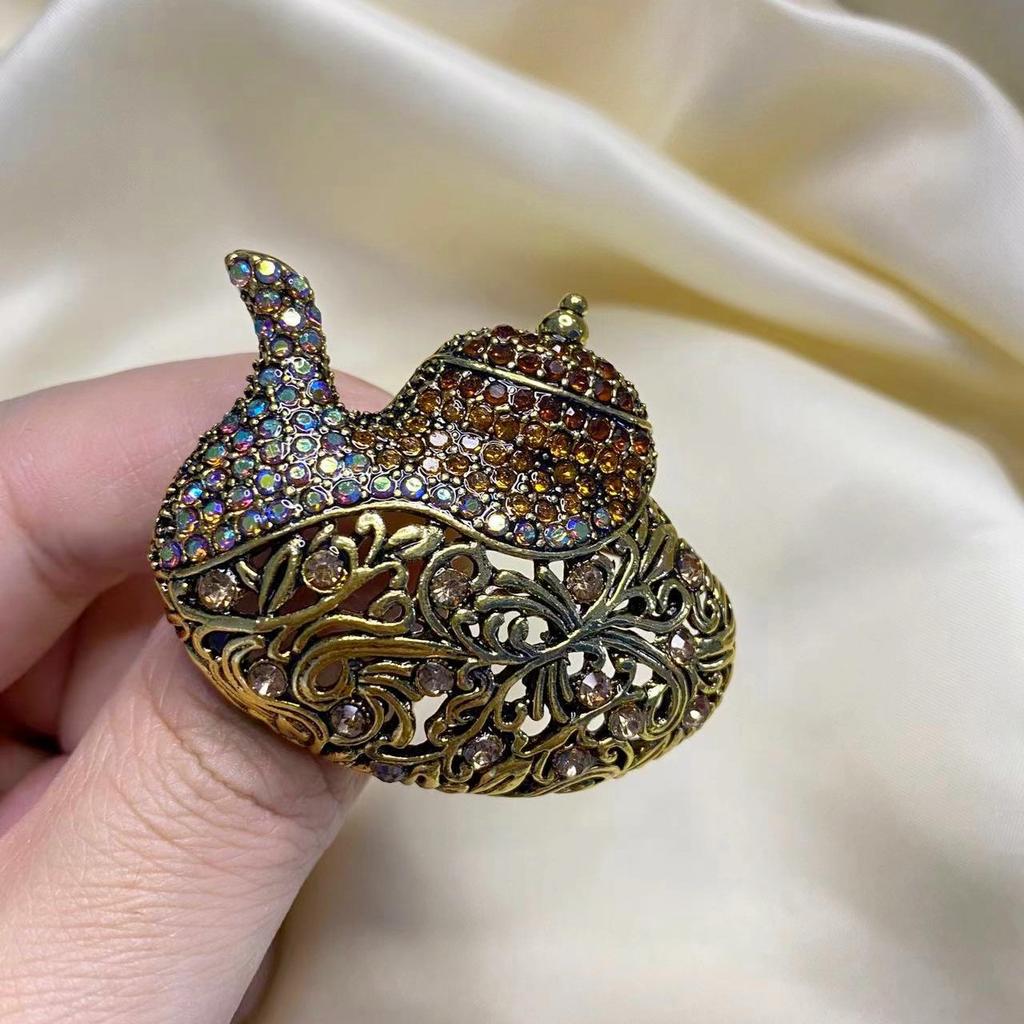 Exotic Search Banner Magic Lamp Brooch Creative Teapot Diamond Pin Women'S Versatile Coat Accessories