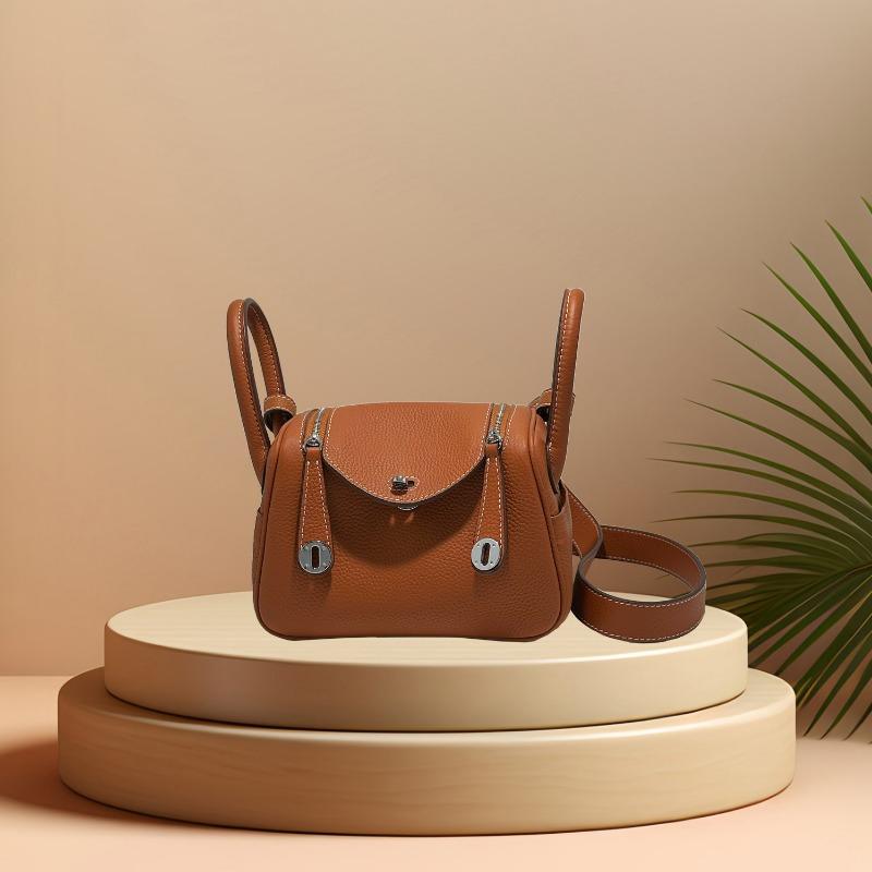 New spring and summer casual fashion messenger bag women's hand leather women's bag shoulder medicine bag