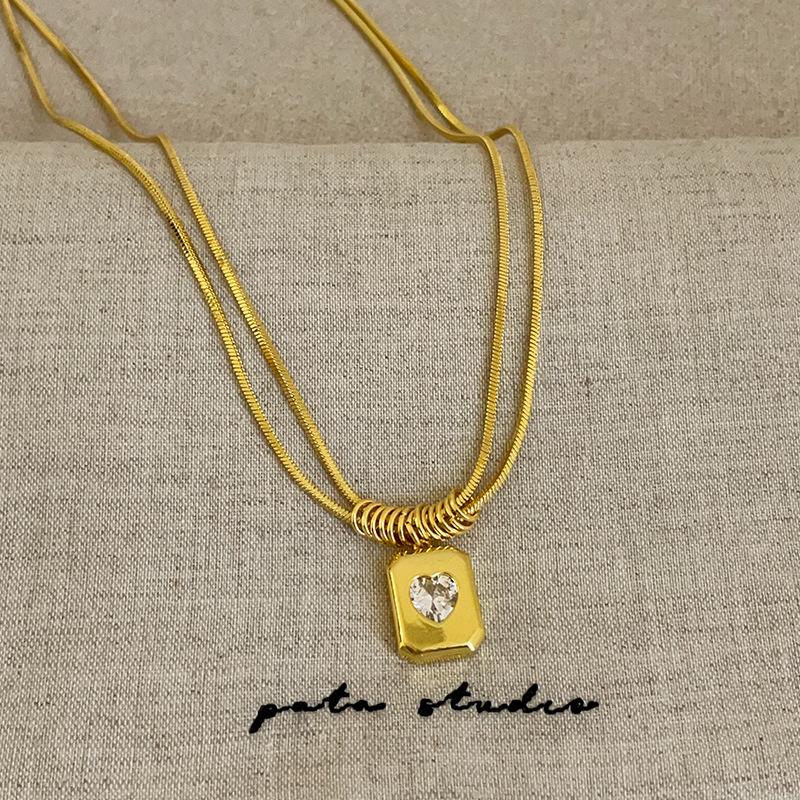 

Дизайнерское чувство любви циркон квадратный кулон двухслойная змеиная костяная цепочка ожерелье женская легкая роскошная модная универсальная шейная цепочка свитер цепочка