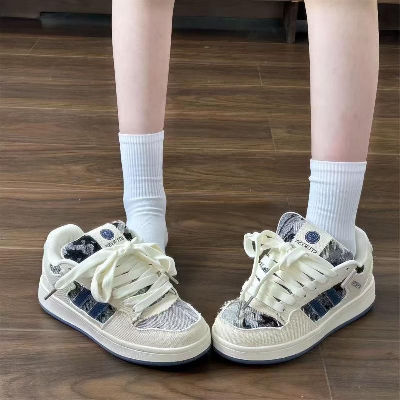 High-value retro Hong Kong style bread shoes ins tide 2025 autumn new couple denim versatile casual board shoes